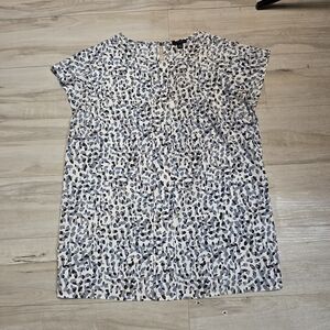 Ann Taylor Blue and White Flutter Sleeve Abstract Blouse Large